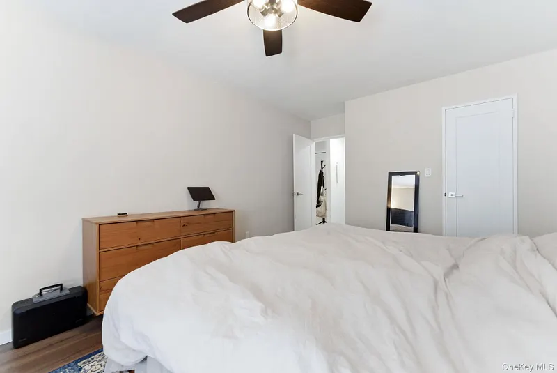 250 N Broadway  #5B Photo 16