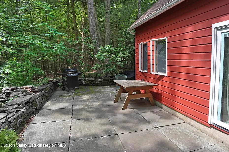 104 Dewitt Mills Road Photo 17