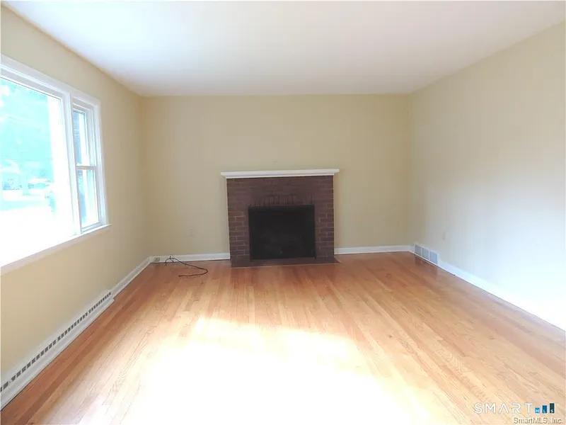 87 Hotchkiss Grove Road Photo 6