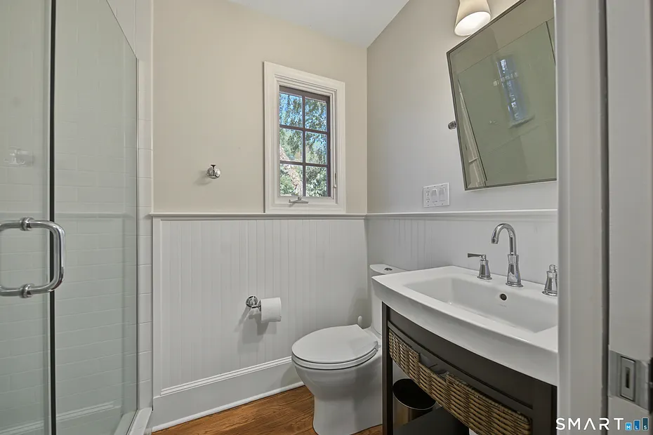 373 Boston Post Road Photo 30