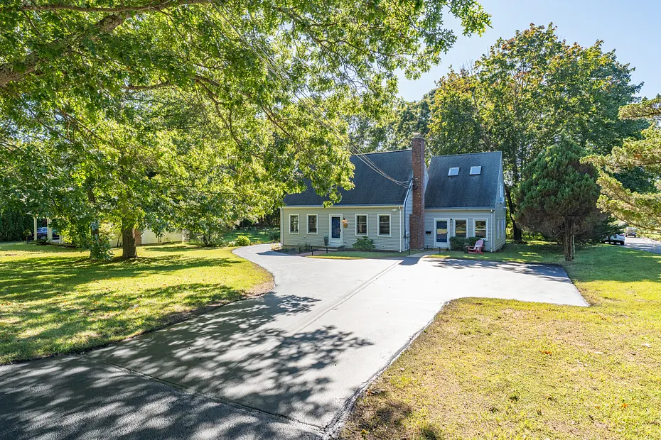 343 Horse Pond Road Photo 2