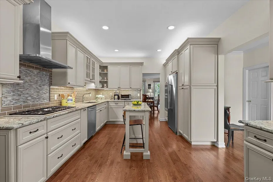 18 Brookview Drive Photo 5