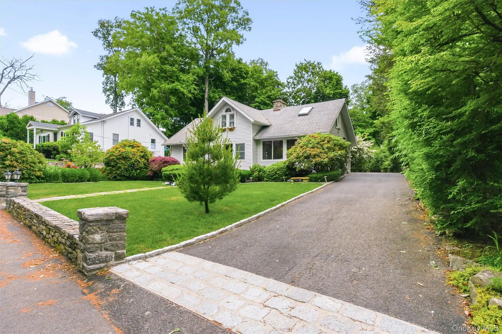 24 Tamarack Road Photo 3