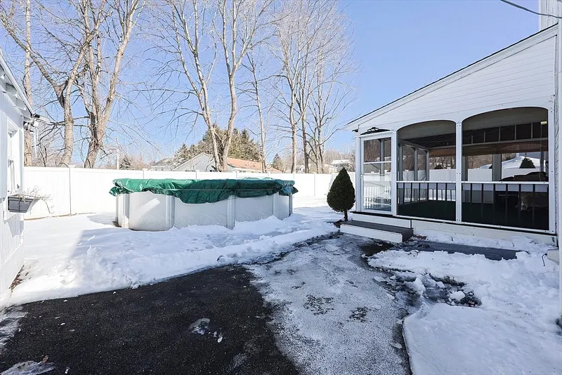 5 Clinton Ave Photo 3