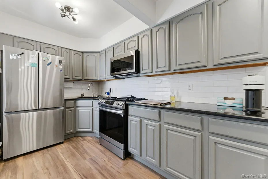 250 N Broadway  #5B Photo 8