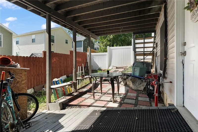 90 Rowley Street Photo 19