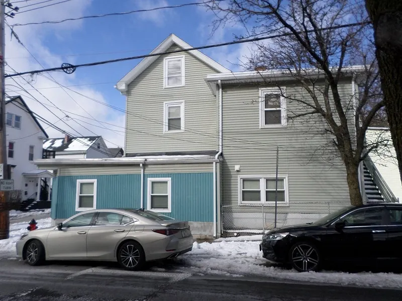 57 Bloomingdale St Photo 2