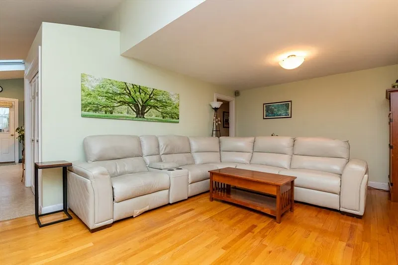 20 Eleanor Rd Photo 6