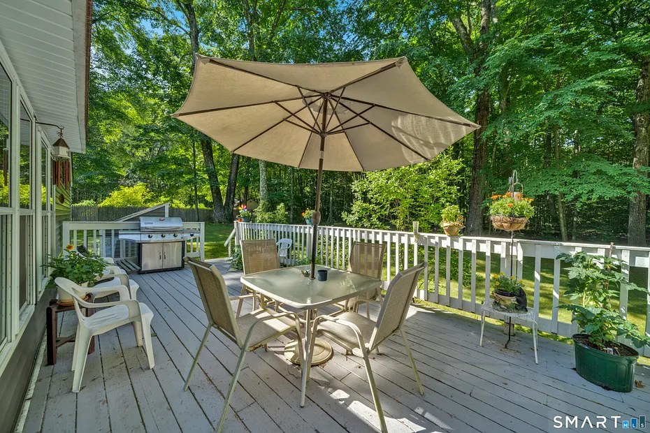 Suffield Single Family Photo 10