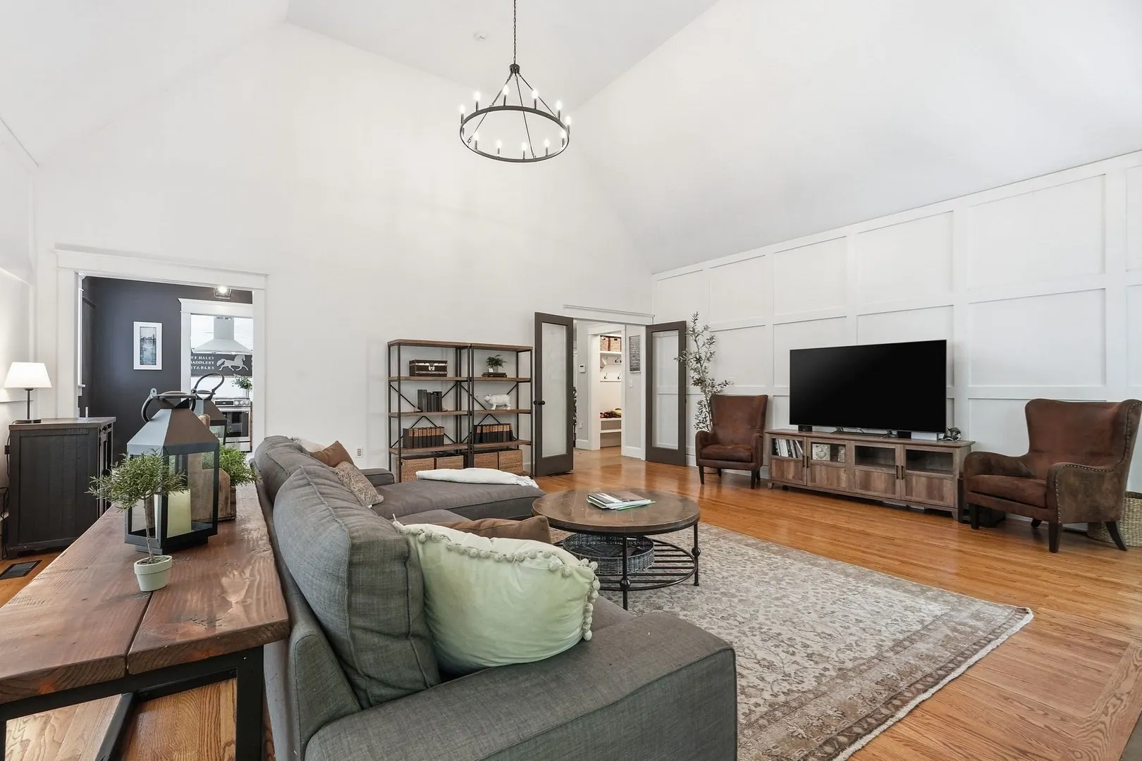 409 Henry St Photo 11