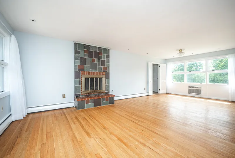 61 Soundview Avenue Photo 13
