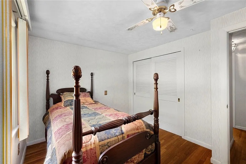 108 Longfellow Drive Photo 18