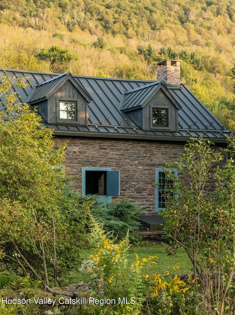 38 Van Road Photo 40