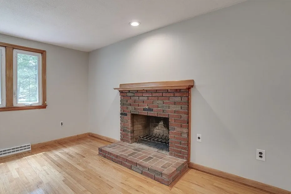 680 East Street Photo 14