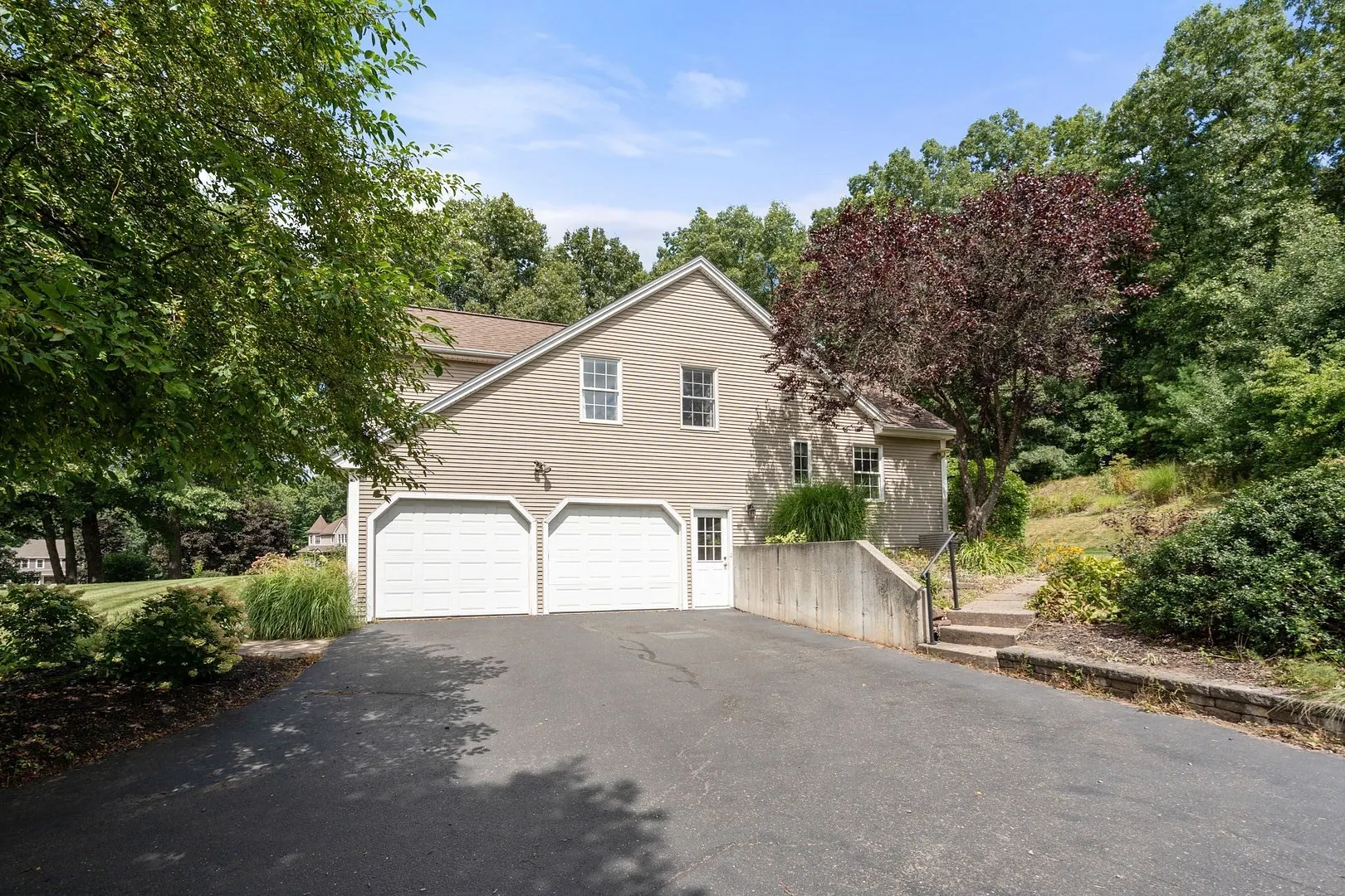 75 Hillcrest Circle Photo 3
