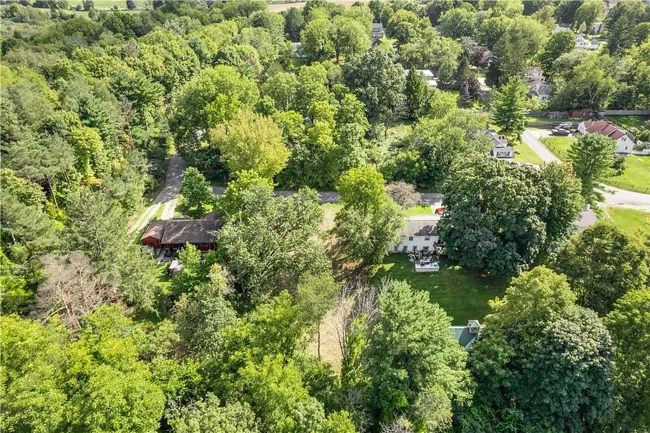 80 Midway Avenue Photo 4
