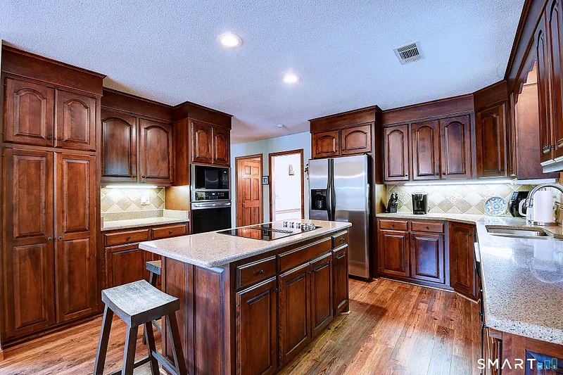 6 Smithbrook Terrace Photo 5