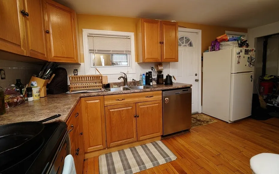 31 Floyd St Photo 6