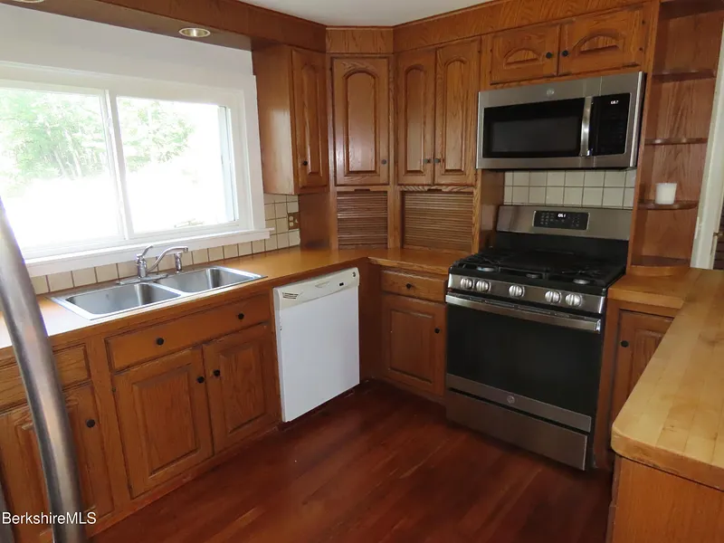 1303 River Rd Photo 6