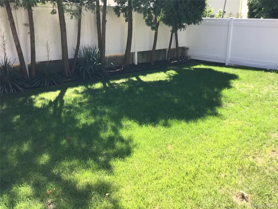 198 Clermont Pl Photo 4