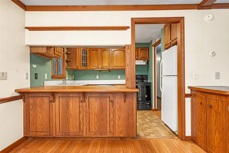590 Shannock Road Photo 12