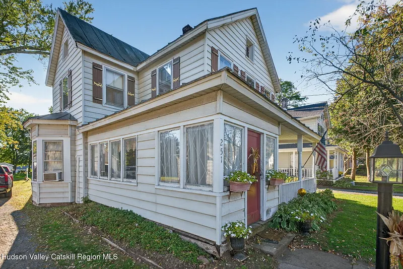 251 Jefferson Heights Photo 21