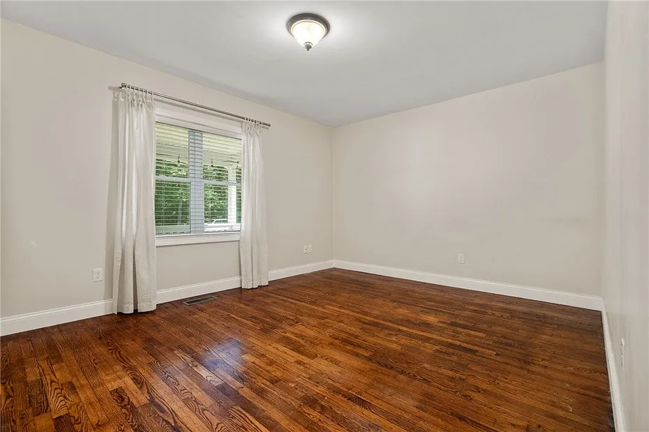 380 Woodward Avenue Photo 19