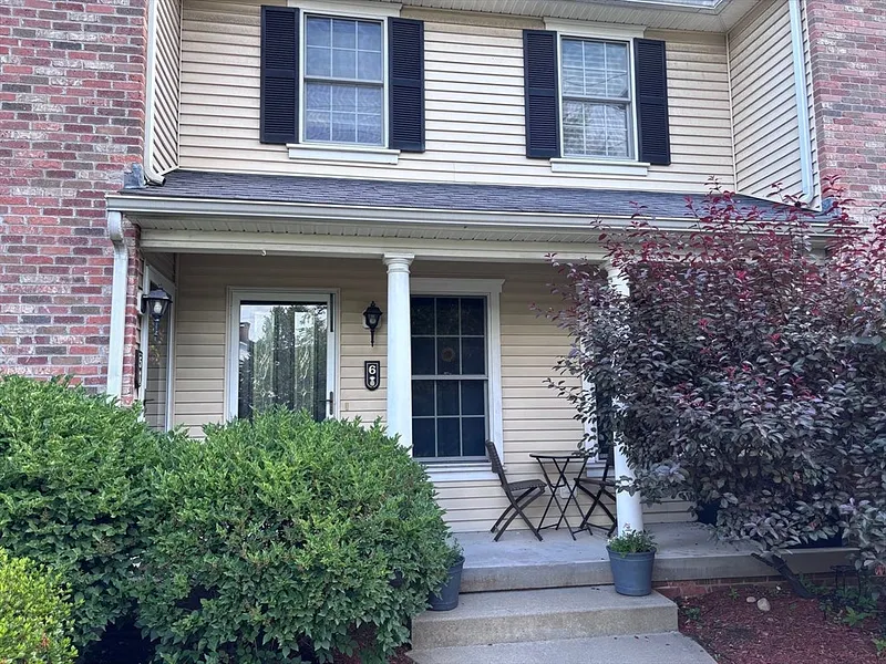 138 Main St  #6 Photo 1