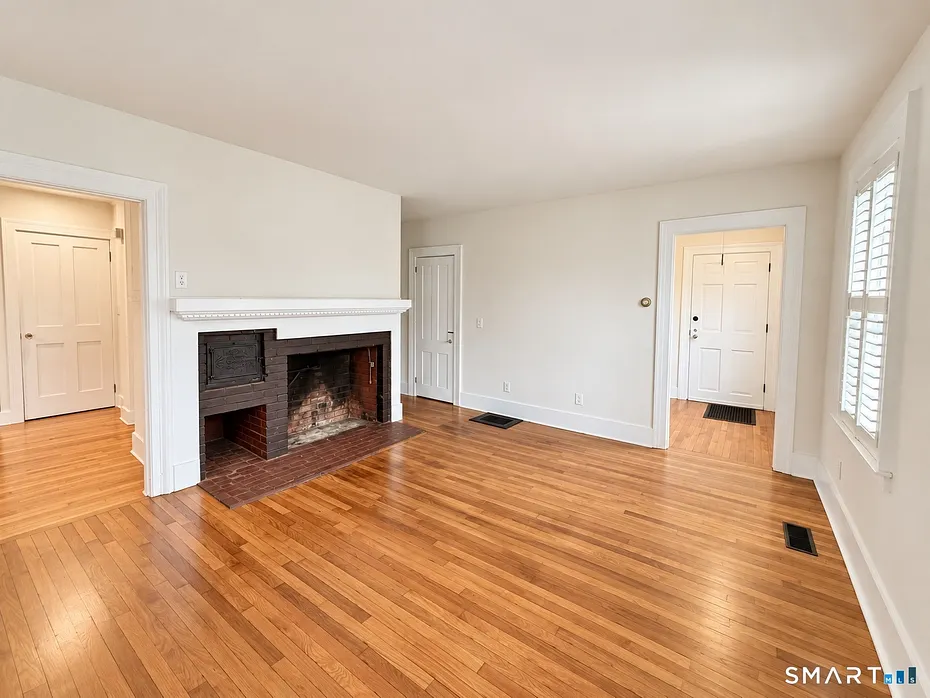 63 Golden Hill Street Photo 9