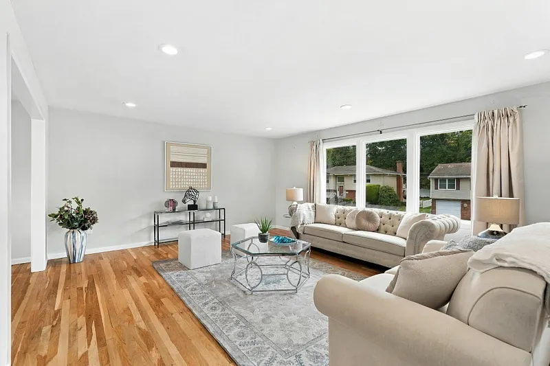 7 Frost Lane Photo 8