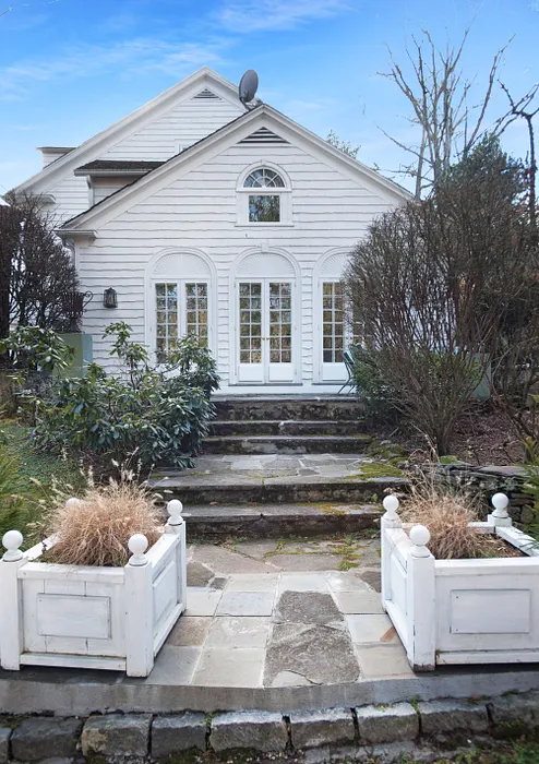 1709 Newfield Avenue Photo 4