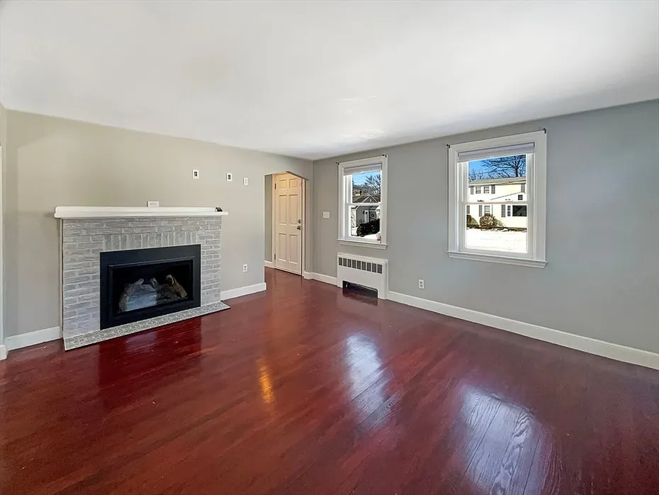44 2nd St Photo 3