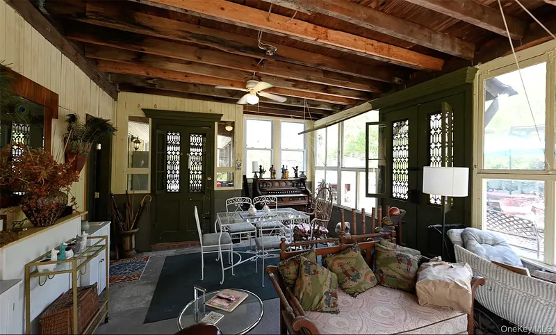 18 Stagecoach Lane Photo 9
