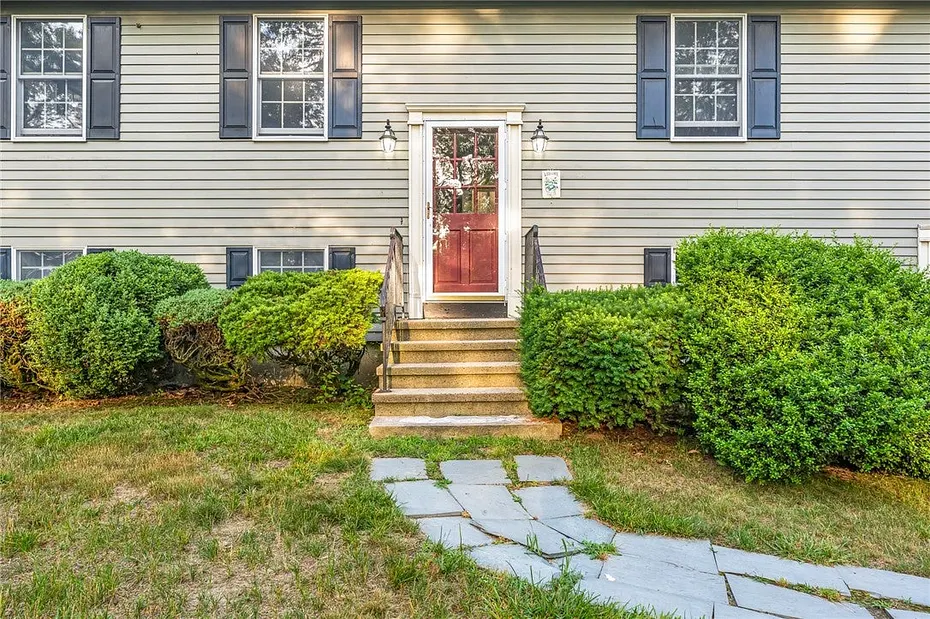 590 Shannock Road Photo 4
