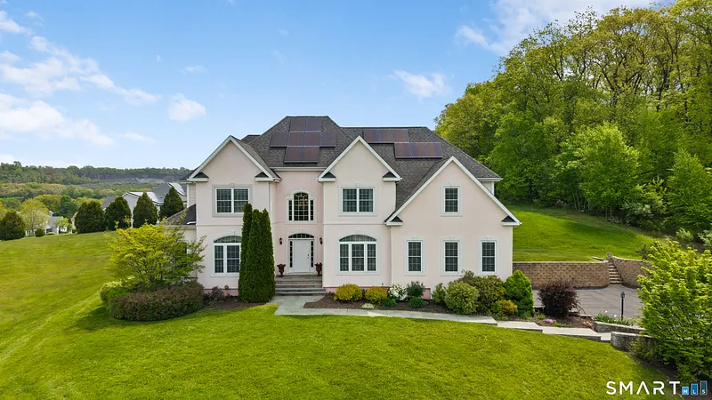 66 Wood Chase Lane Photo 2