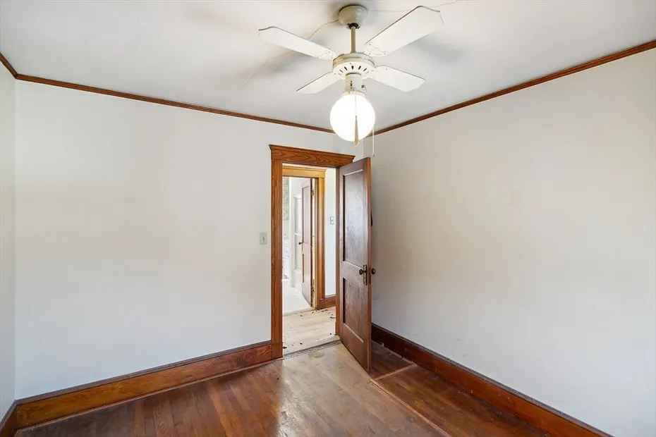 64 Bates Ave Photo 18