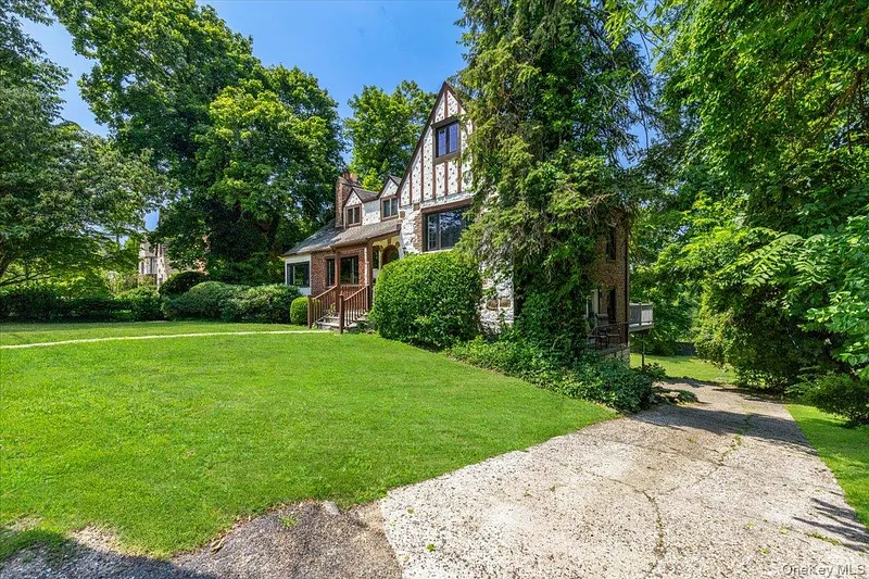 38 Fenimore Drive Photo 2