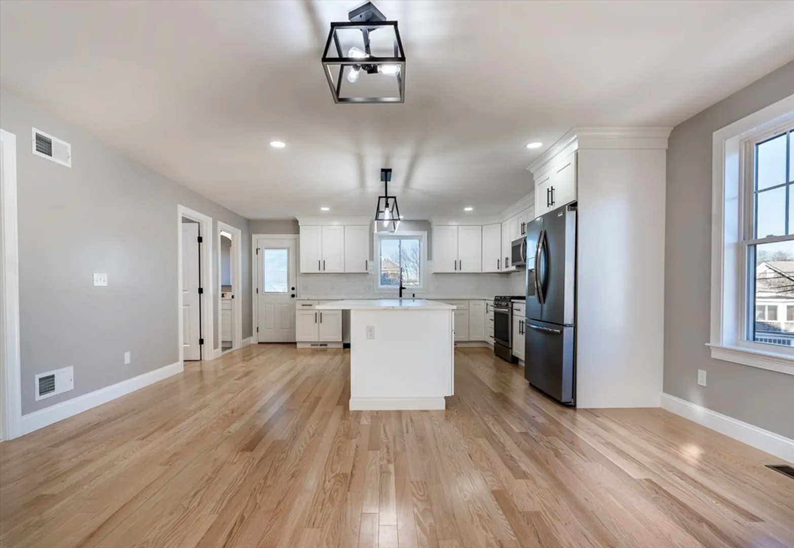 214 Horton St Photo 5