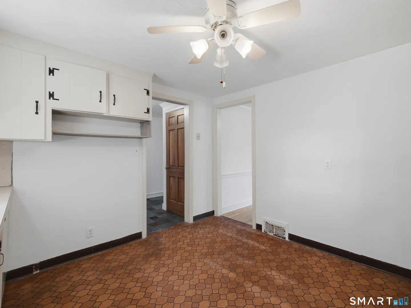 2409 Albany Avenue Photo 11