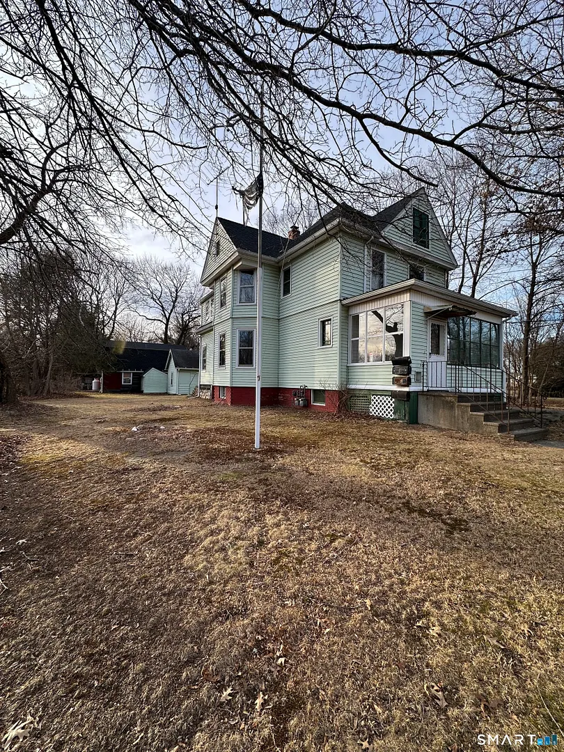 537 Naubuc Avenue Photo 1