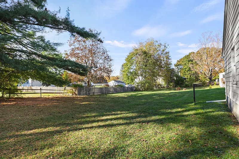 66 Roselyn Dr Photo 35