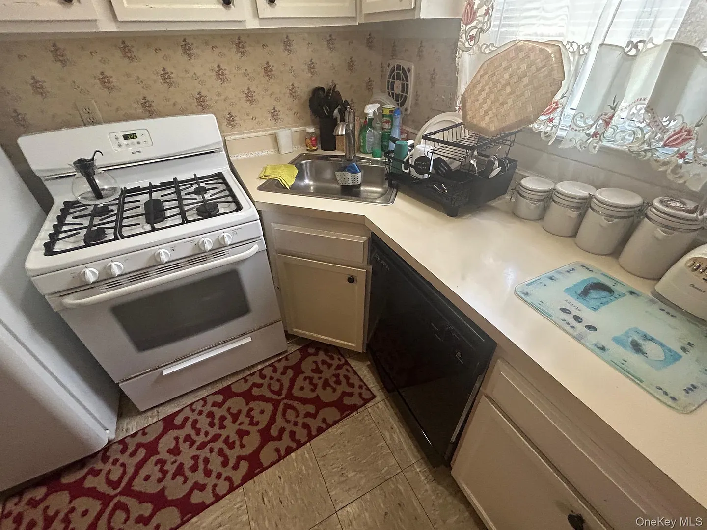 107 Sneden Place W #107 Photo 3