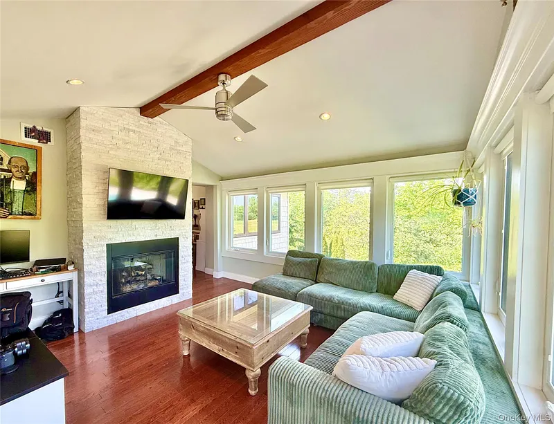 26 Bridle Lane Photo 8