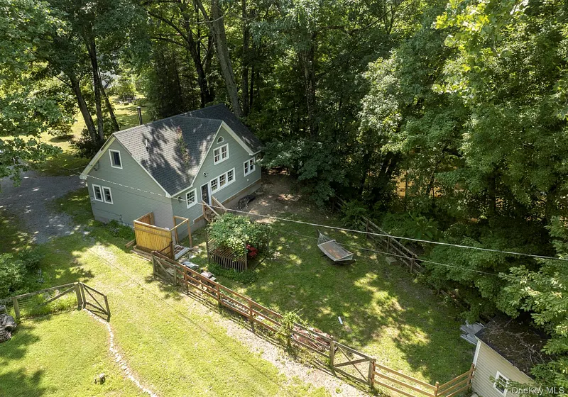 13-14 Creekside Place Photo 5