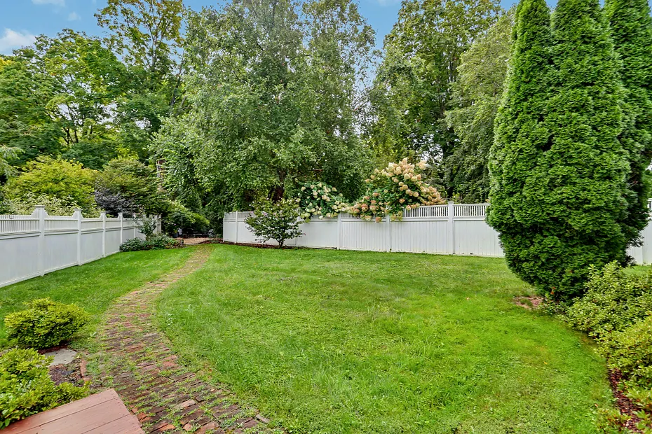 2 Evergreen Avenue Photo 19