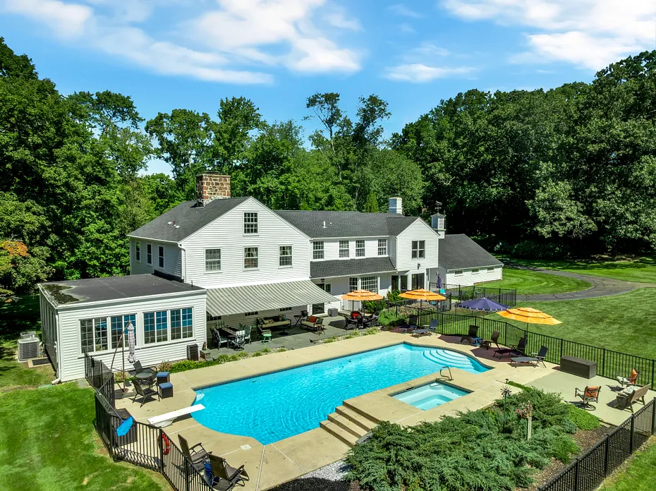 40 Brookhills Road Photo 2