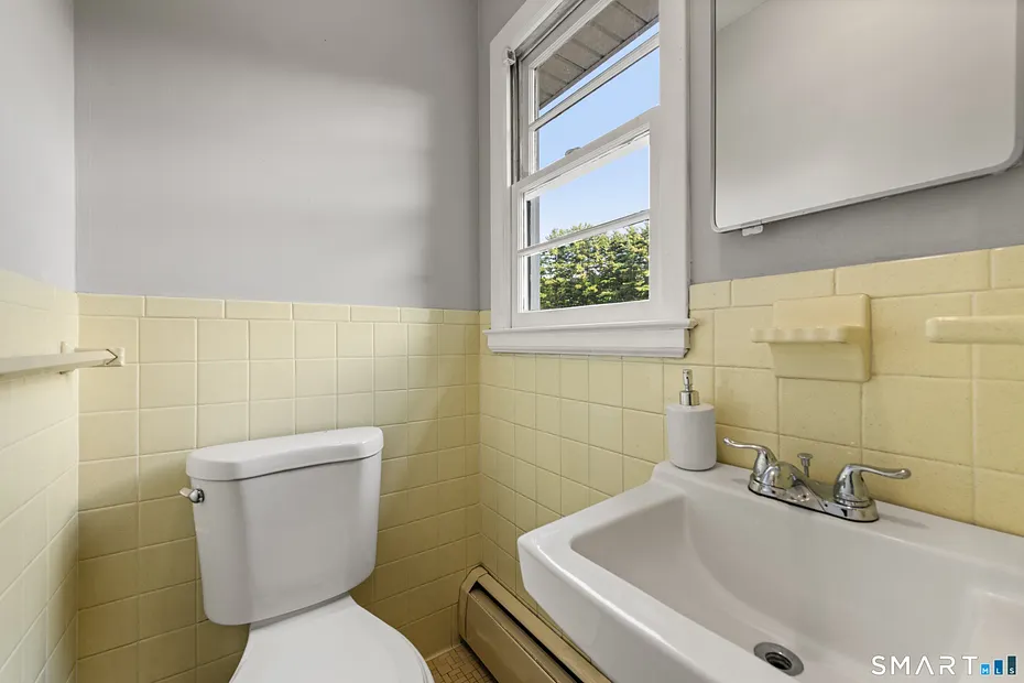 24 East Wintonbury Avenue Photo 13