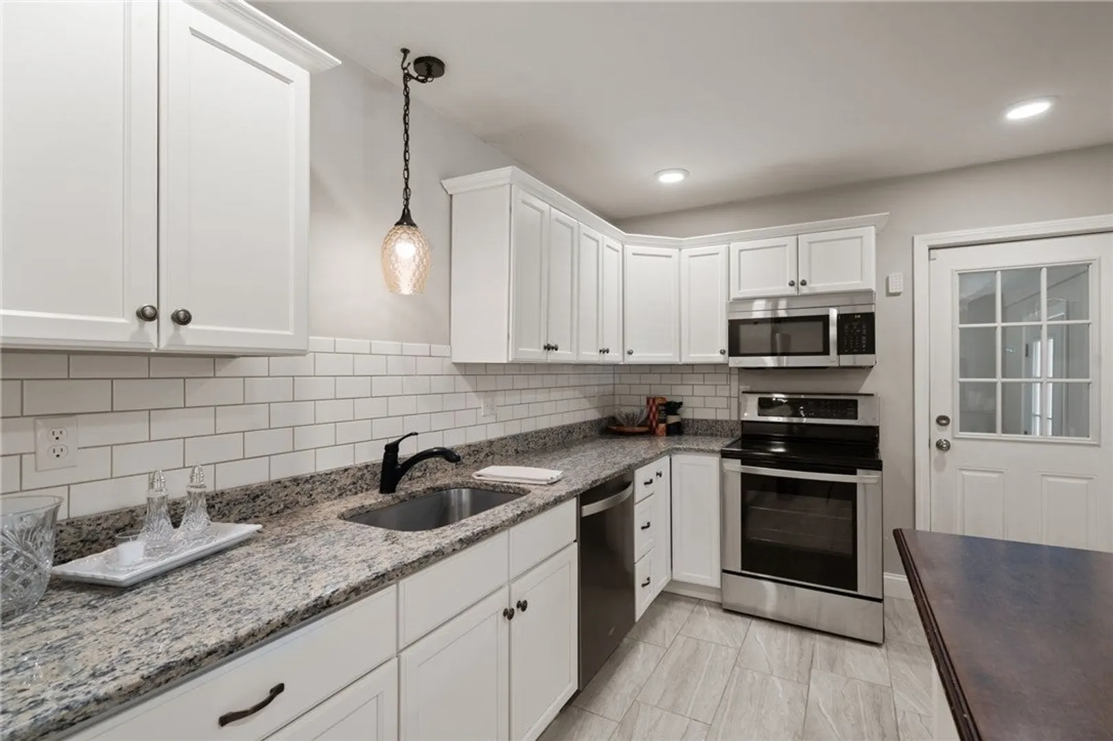 380 Woodward Avenue Photo 4