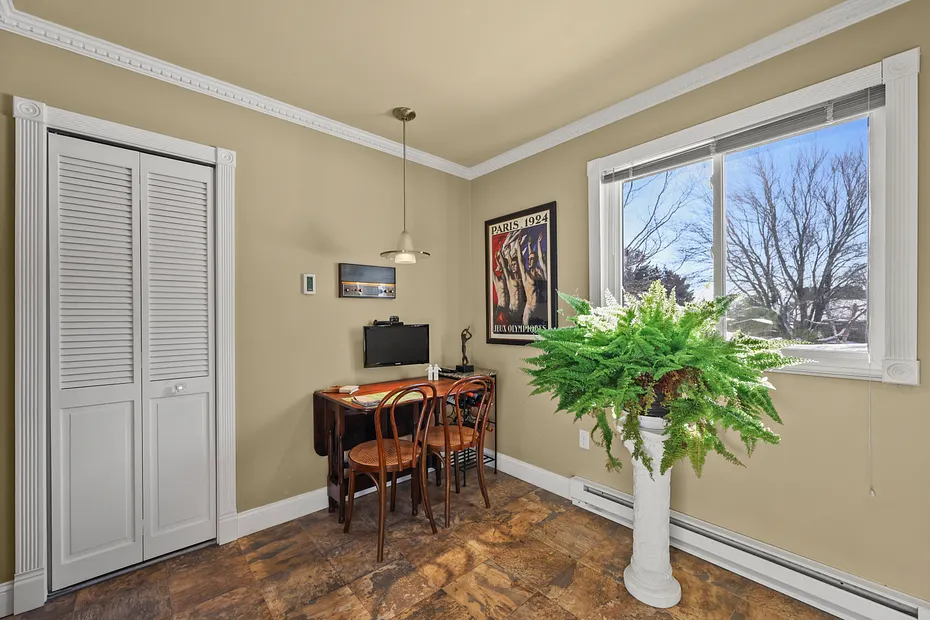 60 Churchill Crest Photo 13