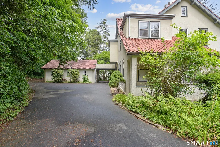 1056 Whitney Avenue Photo 37